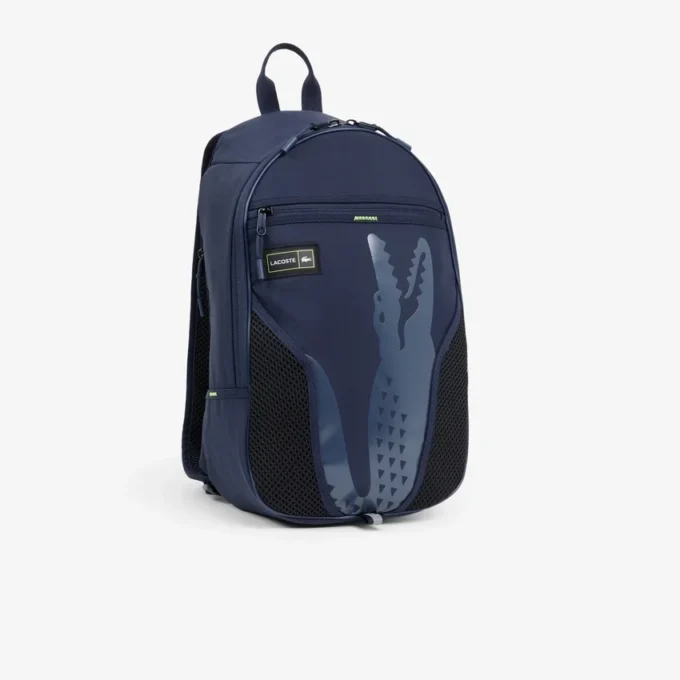 Lacosteのバックパックでアクティブに