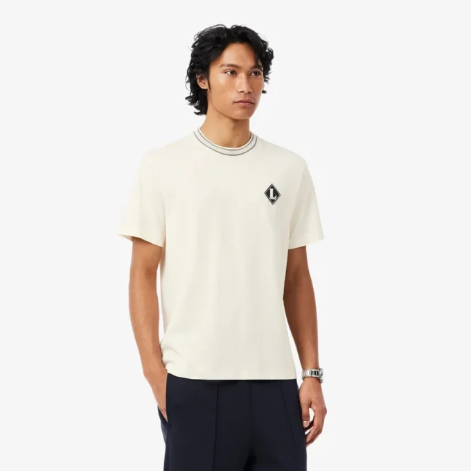 「Made in France」バッジをあしらったTシャツ 「Made in France」バッジをあしらったTシャツ