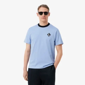 「Made in France」バッジがアクセントのTシャツ