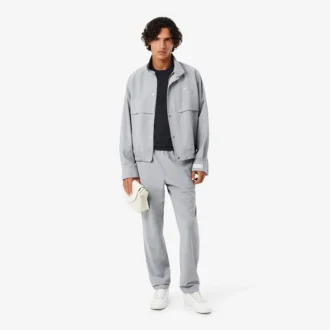 「Made in France」バッジをあしらったTシャツ