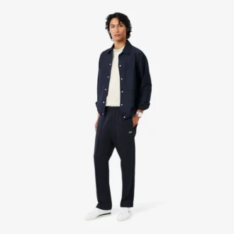 「Made in France」バッジをあしらったTシャツ