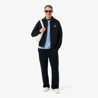 「Made in France」バッジがアクセントのTシャツ