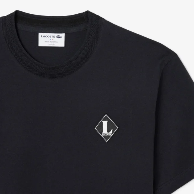 「Made in France」バッジをあしらったTシャツ 「Made in France」バッジをあしらったTシャツ