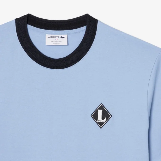 「Made in France」バッジがアクセントのTシャツ 「Made in France」バッジがアクセントのTシャツ