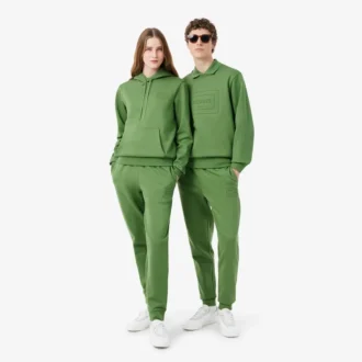 エンボス加工のロゴ入りスウェットパンツ