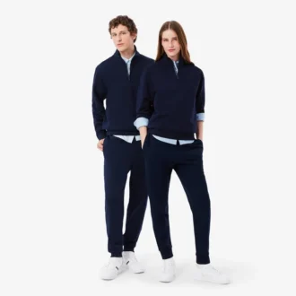 エンボス加工のロゴ入りスウェットパンツ