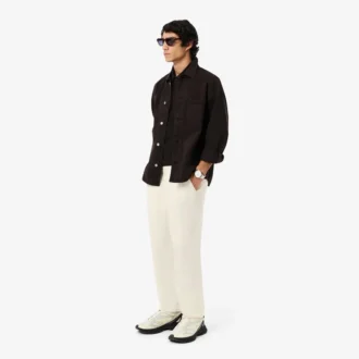 レギュラーフィットのリネンチノパンツ
