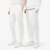 エンボス加工のロゴ入りスウェットパンツ