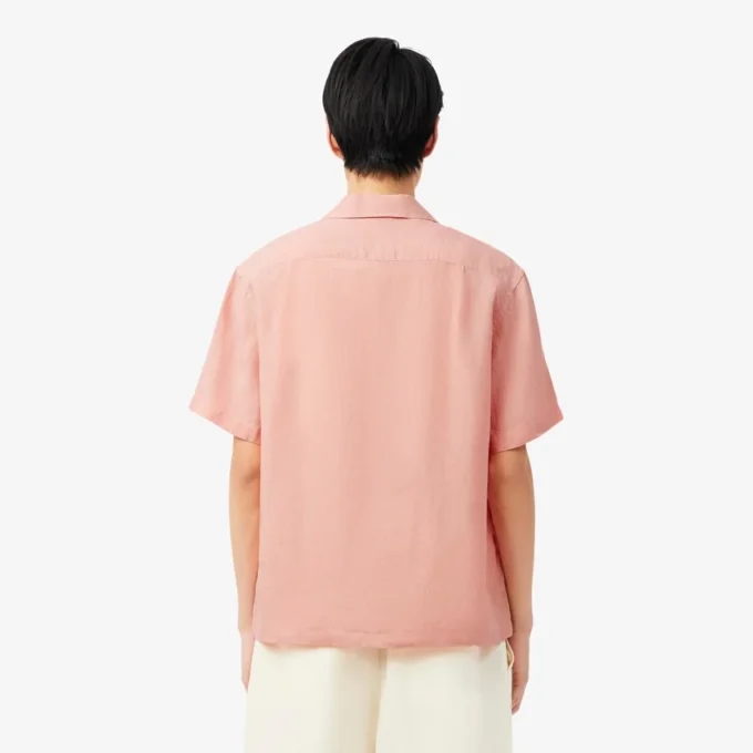 リラックスフィットのリネンシャツ リラックスフィットのリネンシャツ