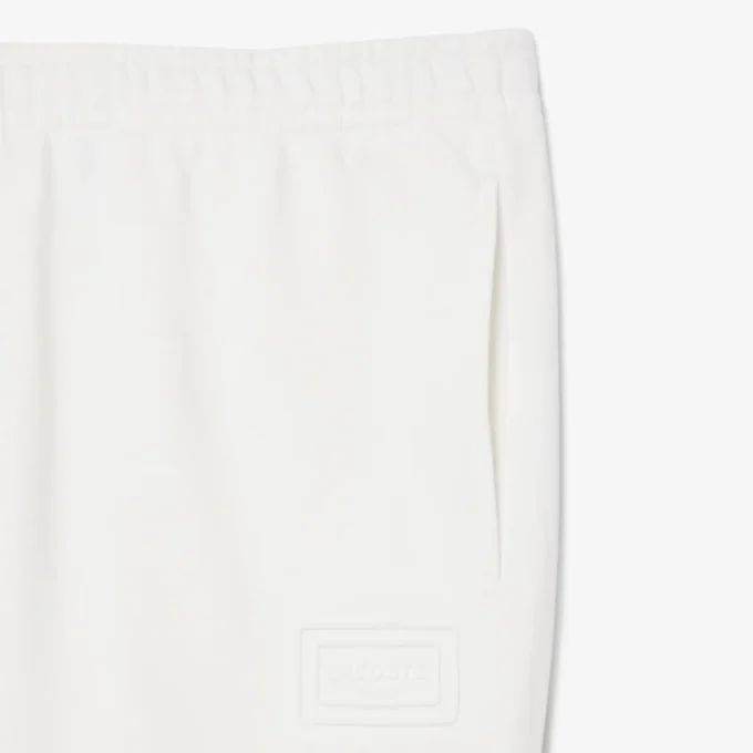 エンボス加工のロゴ入りスウェットパンツ