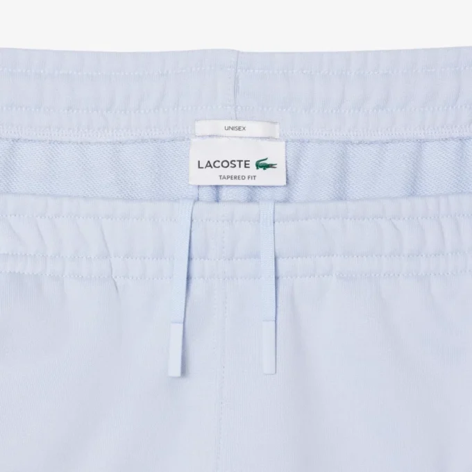 エンボス加工のロゴ入りスウェットパンツ