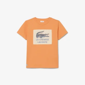 バッジがアクセントのコットンTシャツ
