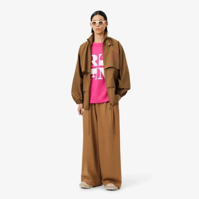 ランウェイ・サテン・グラフィックTシャツ ランウェイ・サテン・グラフィックTシャツ