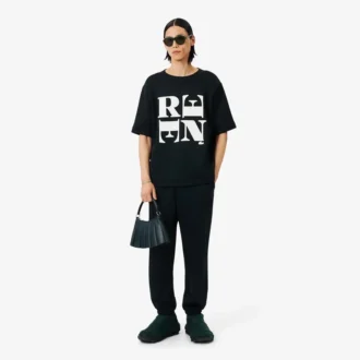 ランウェイ・サテン・グラフィックTシャツ