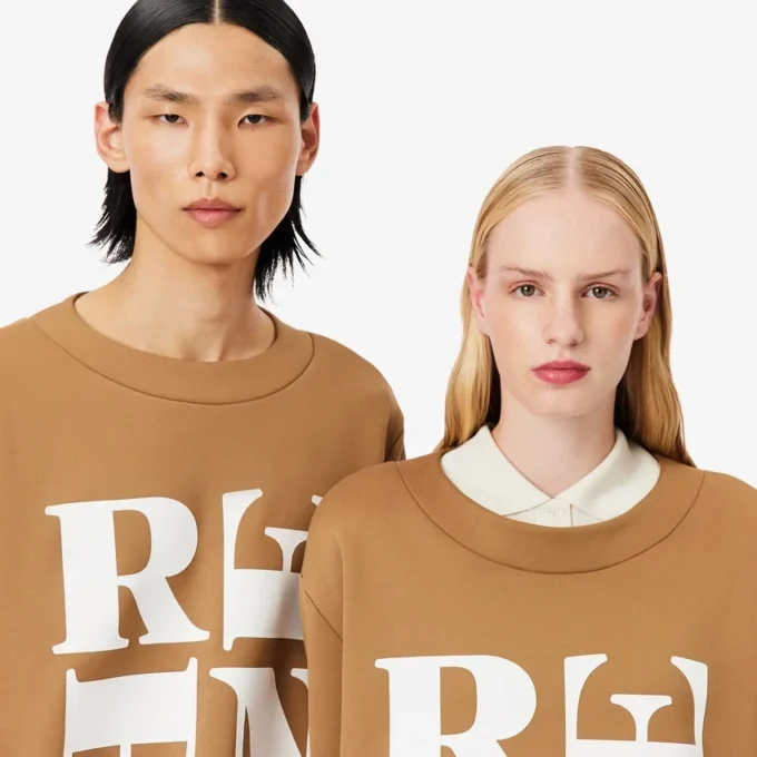 ランウェイ・サテン・グラフィックTシャツ ランウェイ・サテン・グラフィックTシャツ