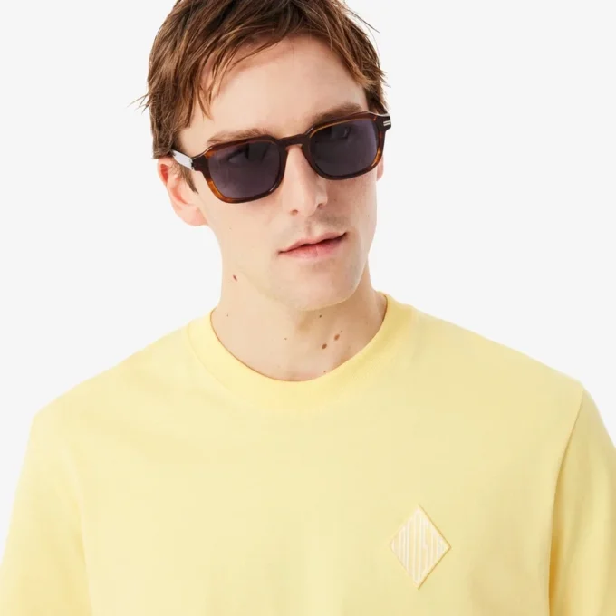 クラシックフィット 大型バッジアクセントTシャツ クラシックフィット 大型バッジアクセントTシャツ