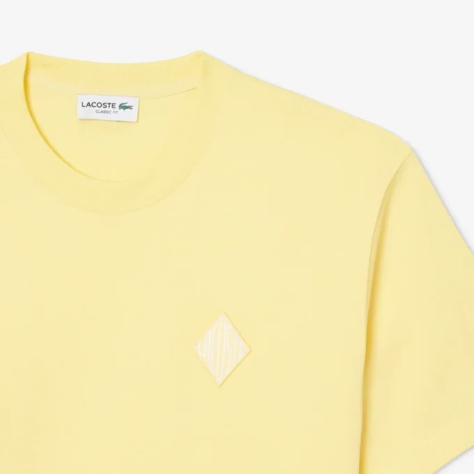 クラシックフィット 大型バッジアクセントTシャツ クラシックフィット 大型バッジアクセントTシャツ