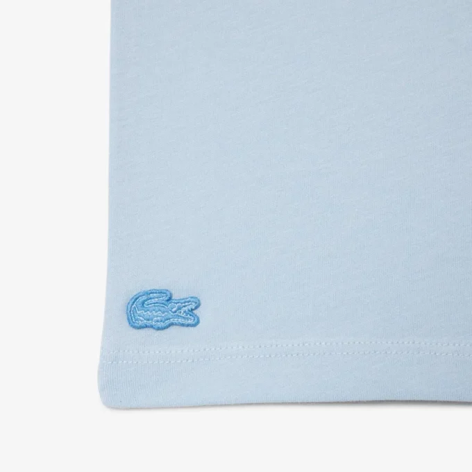 バッジがアクセントのコットンTシャツ